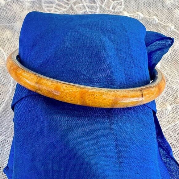 Vintage Sponge Coral Bangle - Picture 2 of 10